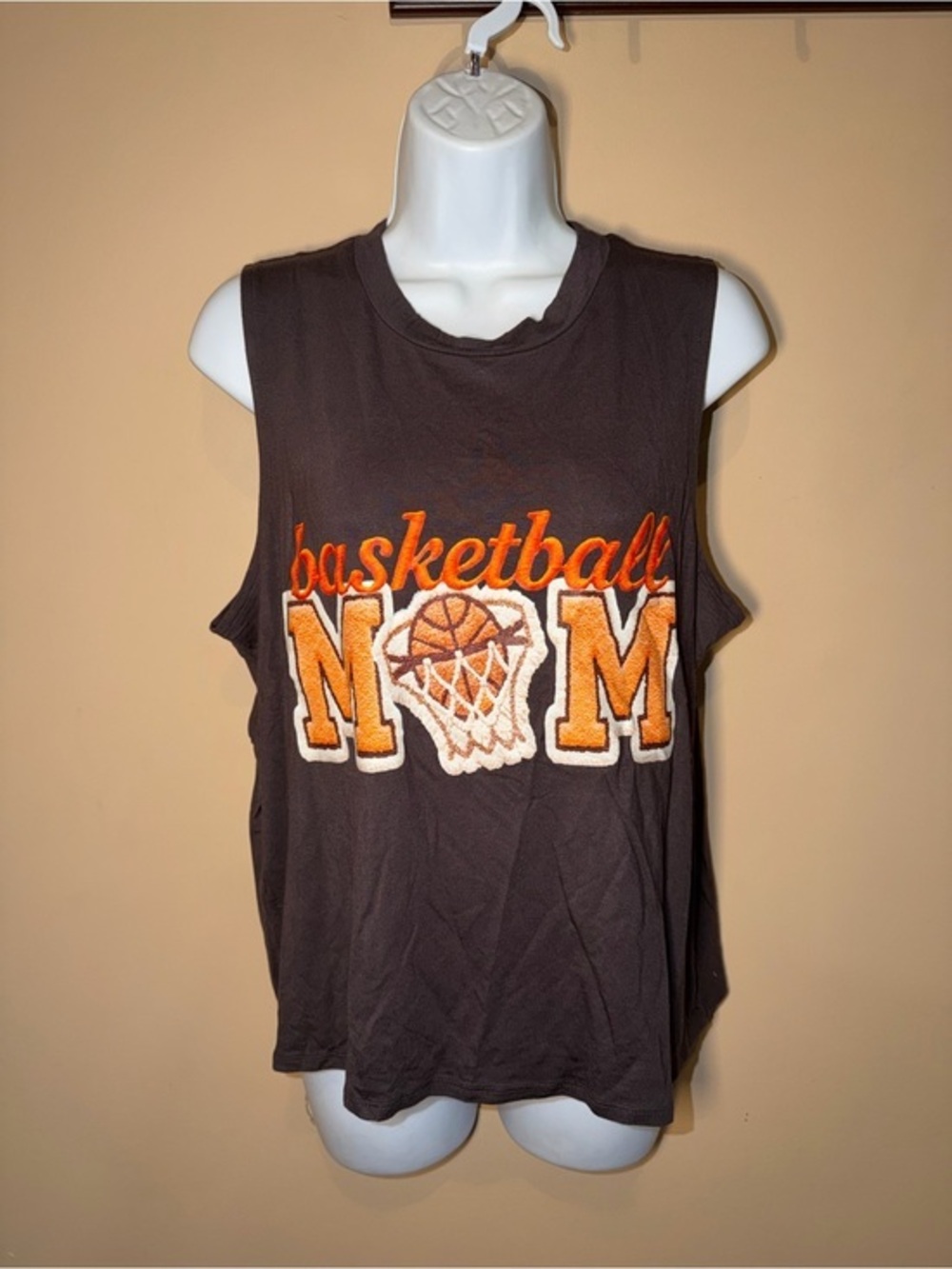 NWOT Hippie Chic Brown Women’s Basketball Mom Graphic Tank